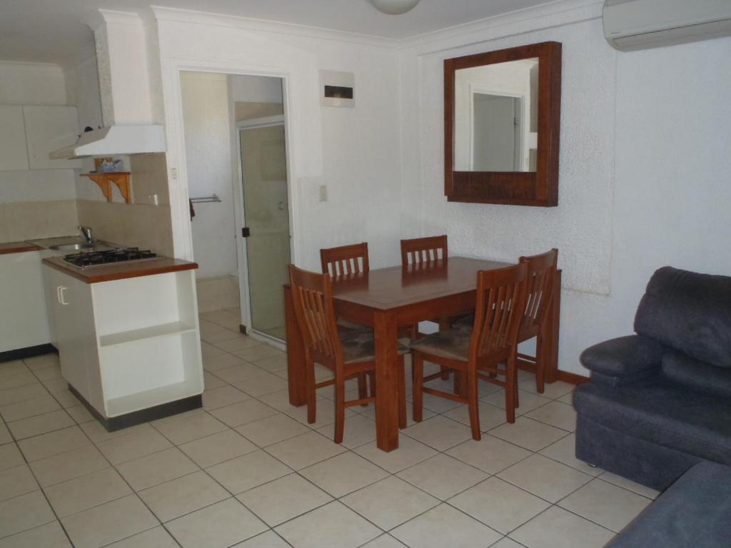 Beachside Holiday Units Bowen Room photo
